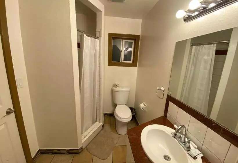 Отель Westwind Lodge