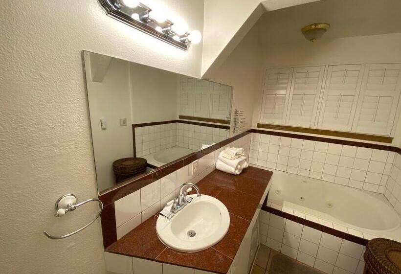 فندق Westwind Lodge