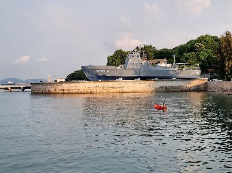 Hotel Sawasdee Sichang Resort