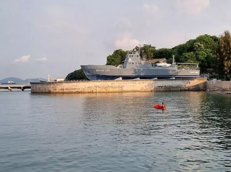 Hotelli Sawasdee Sichang Resort