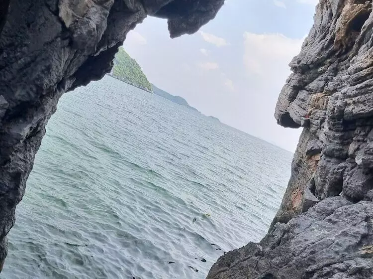 Hotelli Sawasdee Sichang Resort