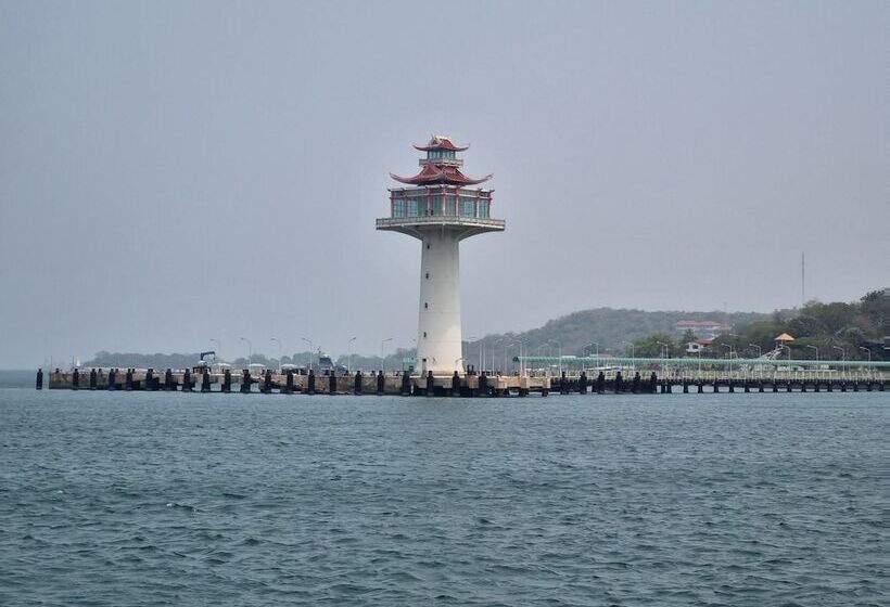 Hotel Sawasdee Sichang Resort