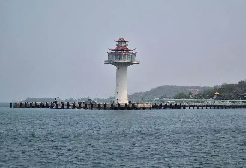 Hotelli Sawasdee Sichang Resort