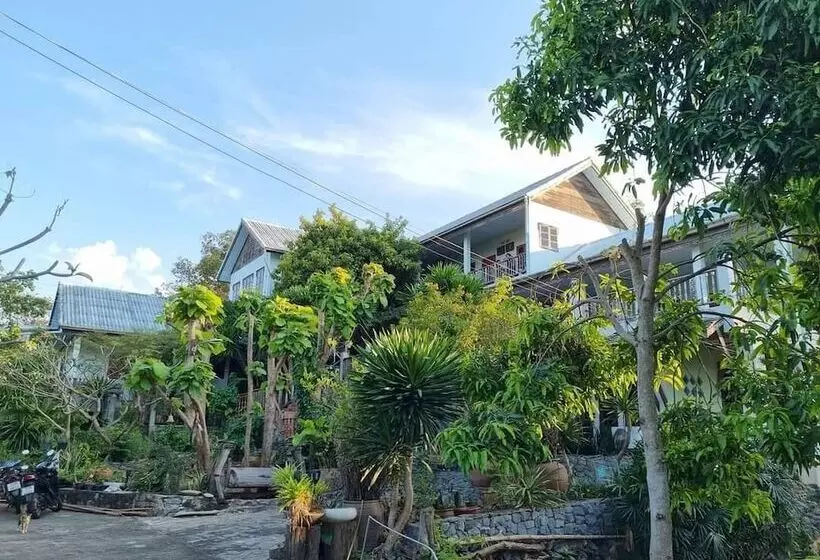 Hotelli Sawasdee Sichang Resort