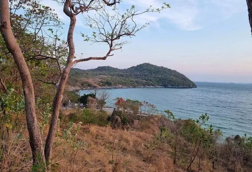 Hotelli Sawasdee Sichang Resort