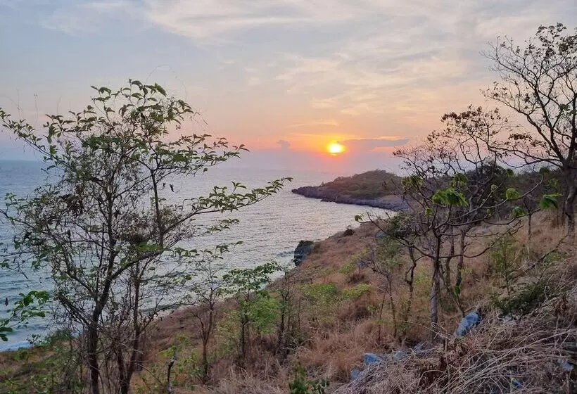 Hotelli Sawasdee Sichang Resort