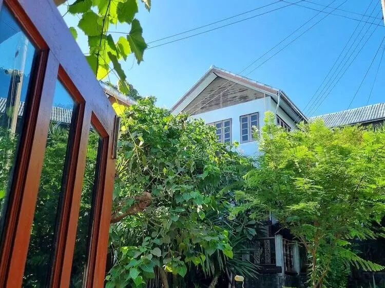 Hotelli Sawasdee Sichang Resort