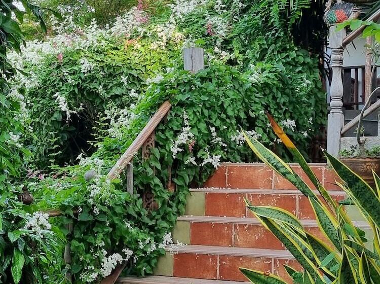 Hotel Sawasdee Sichang Resort