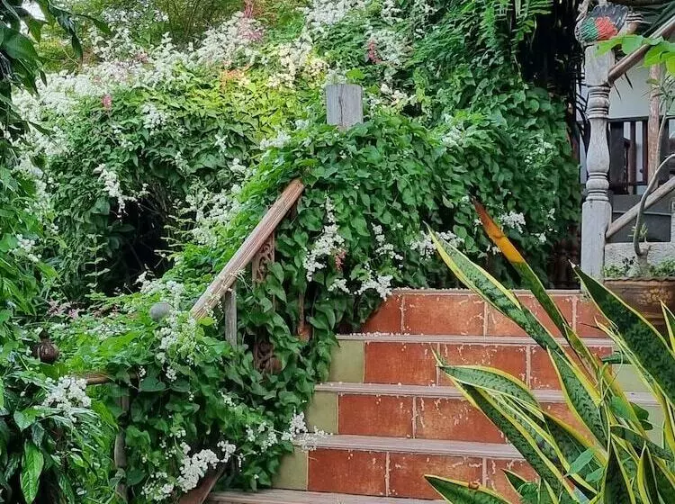 Hotelli Sawasdee Sichang Resort