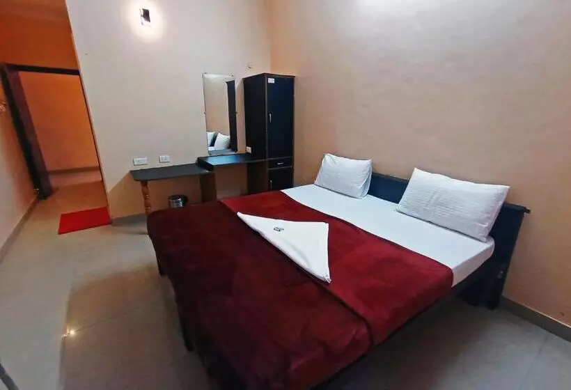 ホテル Staymaker Varad International