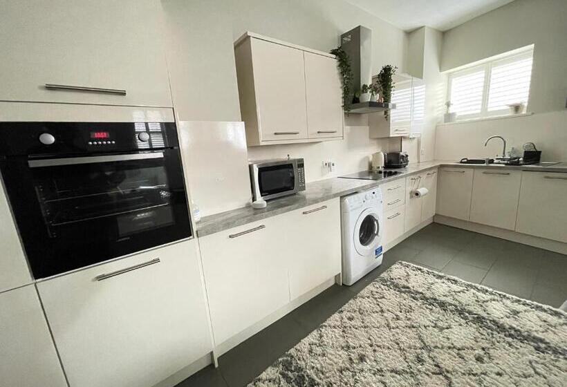 پانسیون Central Mews House Altrincham