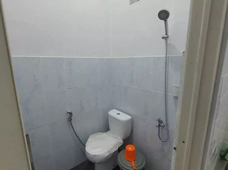ホテル Express O 92284 Kost Mazbie Syariah
