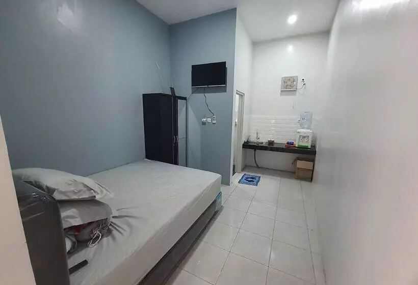 ホテル Express O 92284 Kost Mazbie Syariah