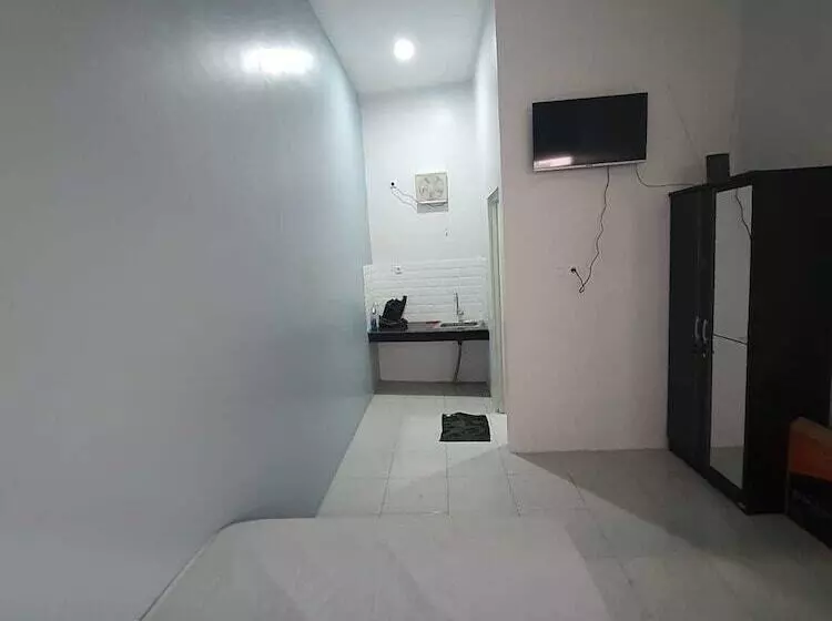 ホテル Express O 92284 Kost Mazbie Syariah