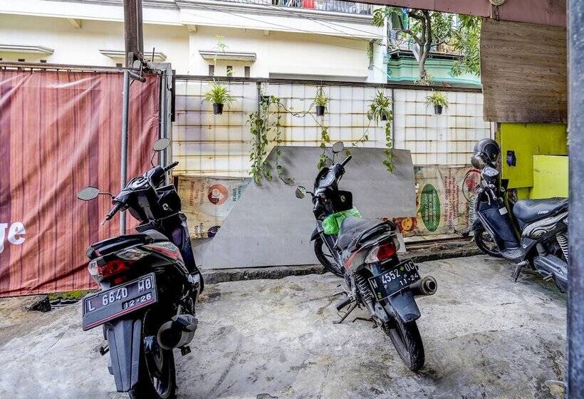 Hotel Oyo 92270 Grand Village Syariah