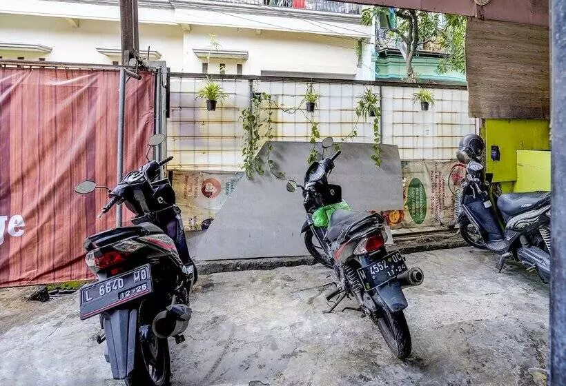 ホテル Oyo 92270 Grand Village Syariah