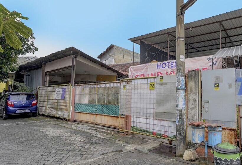 Hotel Oyo 92270 Grand Village Syariah