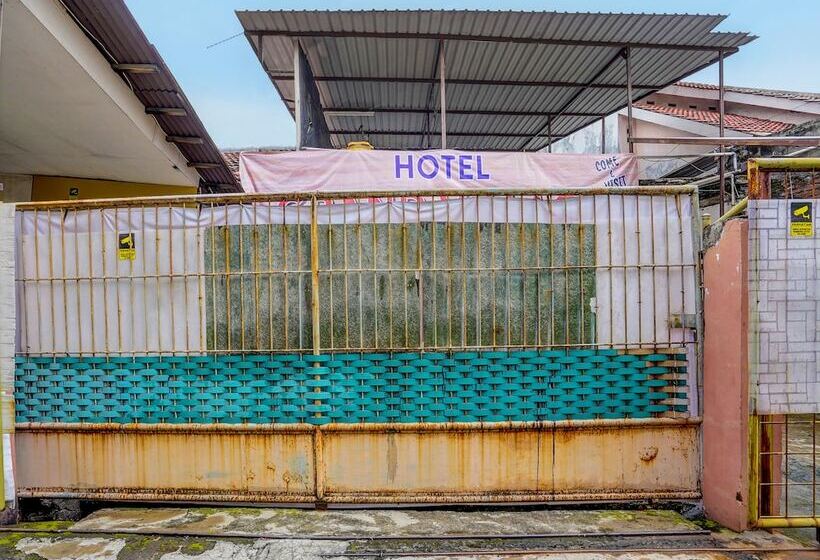 Hotel Oyo 92270 Grand Village Syariah