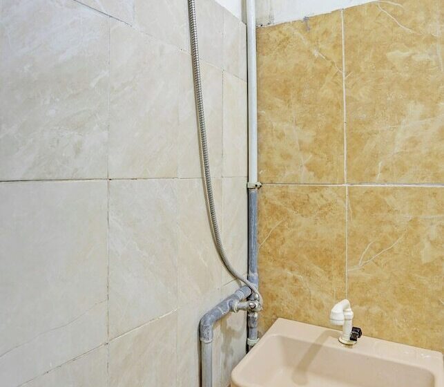 Hotel Oyo 92270 Grand Village Syariah