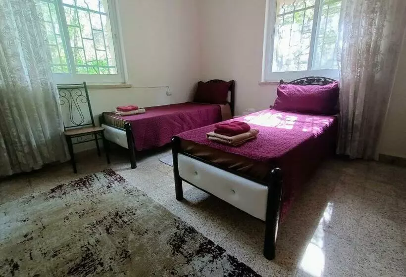 پانسیون Isaac S Home