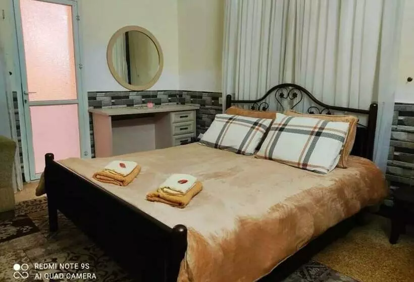 پانسیون Isaac S Home