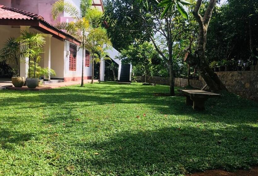 Pensão Sathis Villa