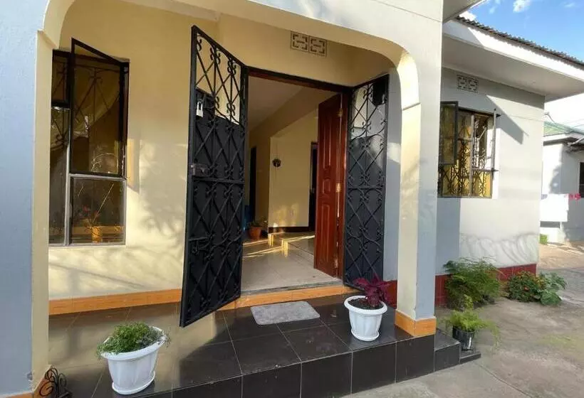 Wonders Hostel