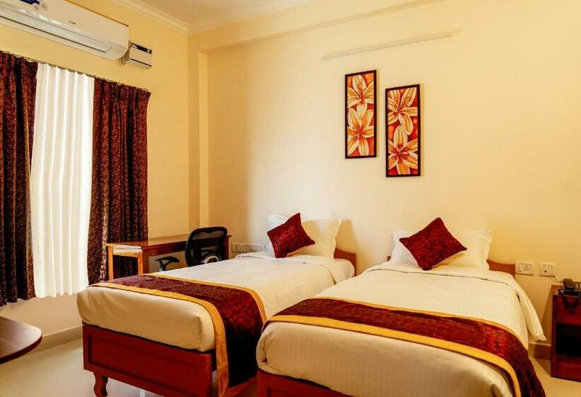 Hotel Revostay Royel By Crossway