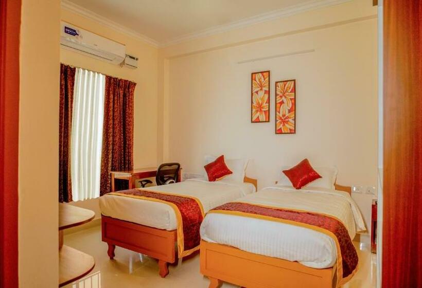 Hotel Revostay Royel By Crossway