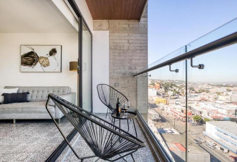 Uliv Revolución Tijuana