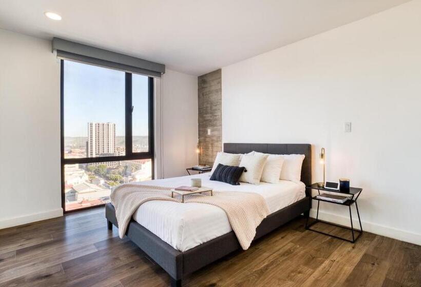 Uliv Revolución Tijuana