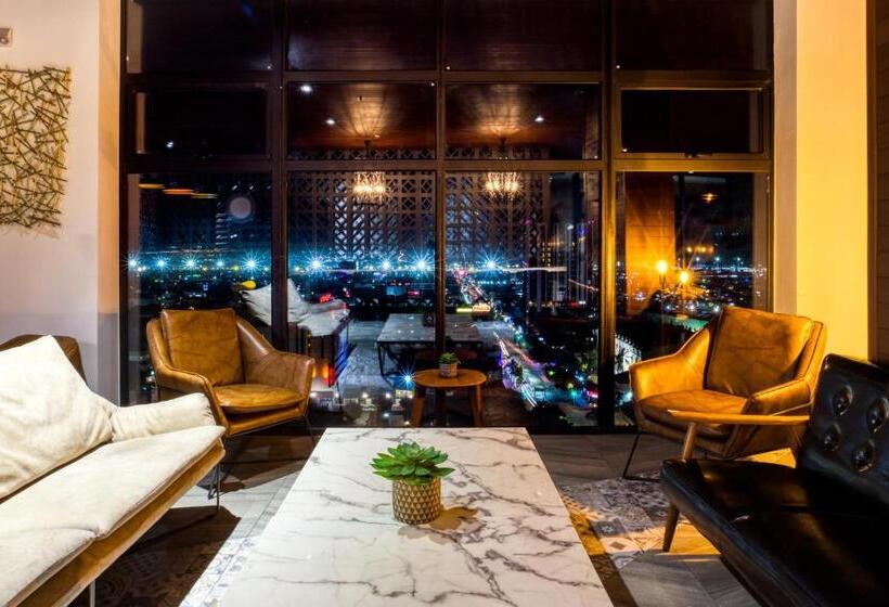 Uliv Revolución Tijuana