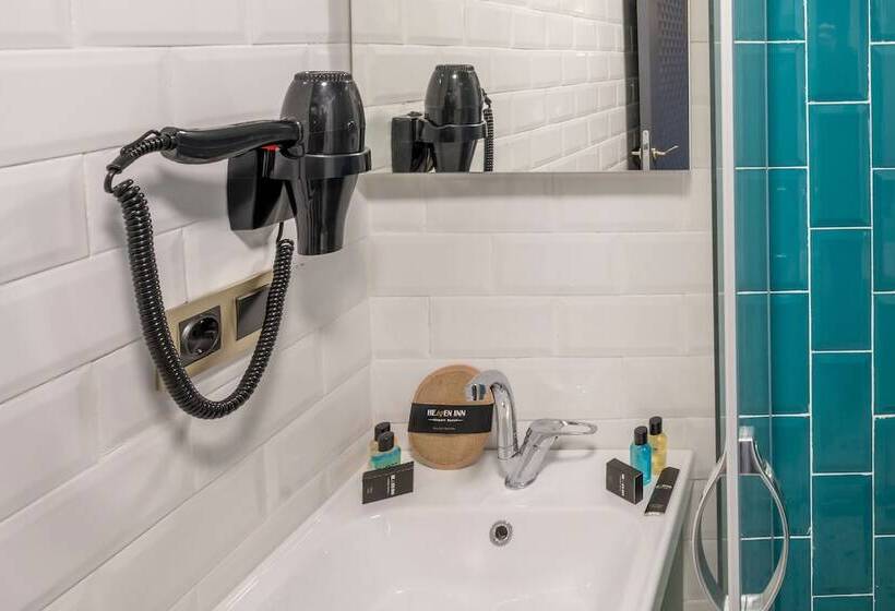 호텔 Heaven Inn Airport