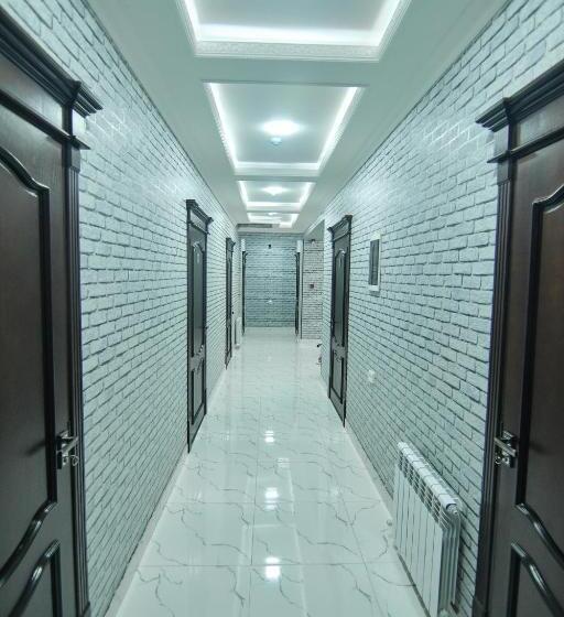 پانسیون Brick Palace