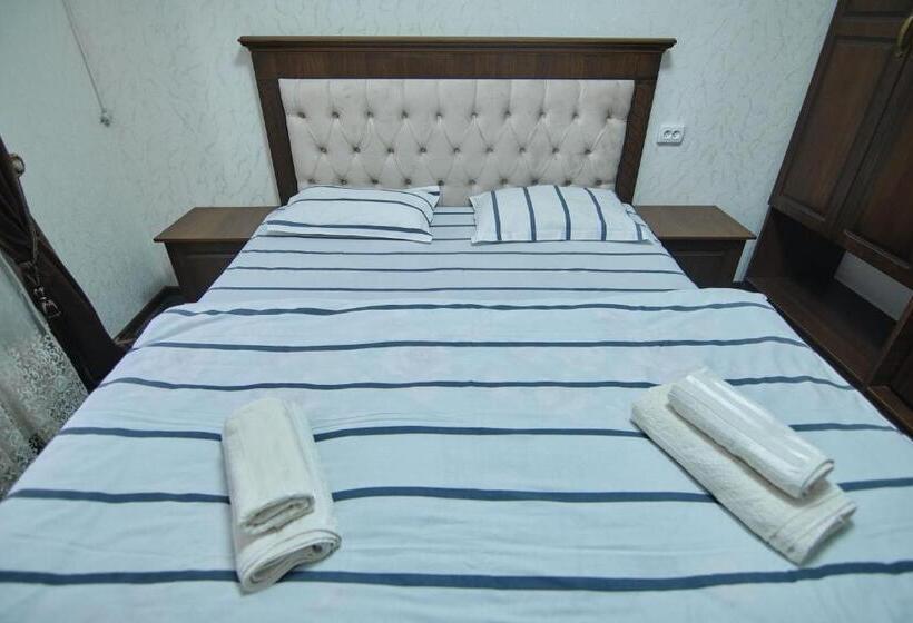 پانسیون Brick Palace