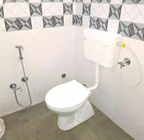 Spot On 80770j Hotel Relax Inn