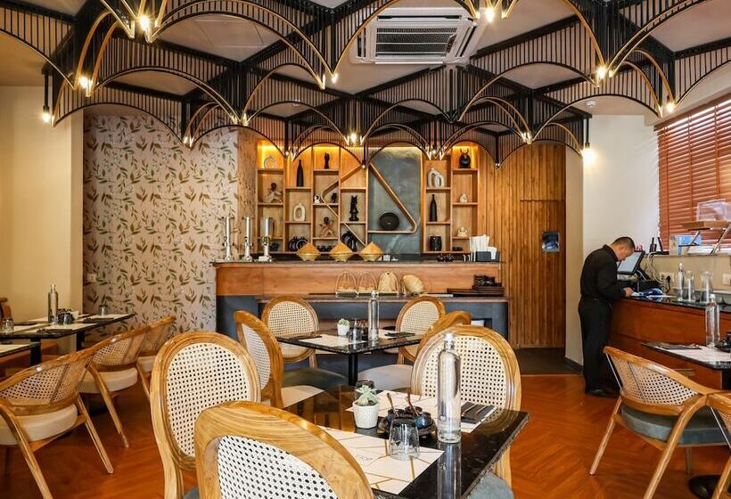 Bloom Hotel Golf Course Road, Sector 43