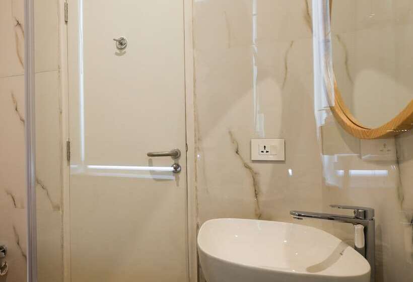 Bloom Hotel Golf Course Road, Sector 43