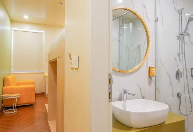 Bloom Hotel Golf Course Road, Sector 43