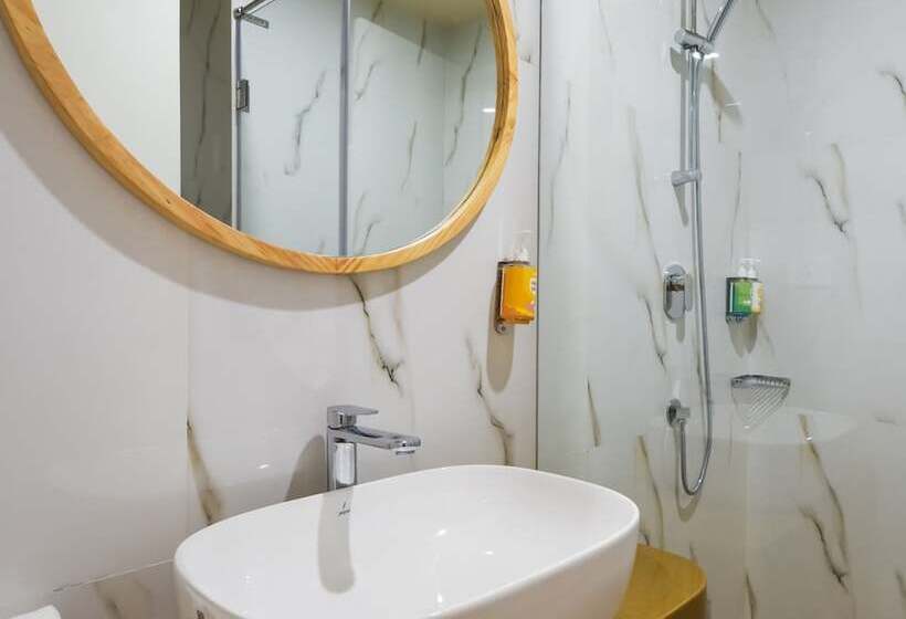 Bloom Hotel Golf Course Road, Sector 43