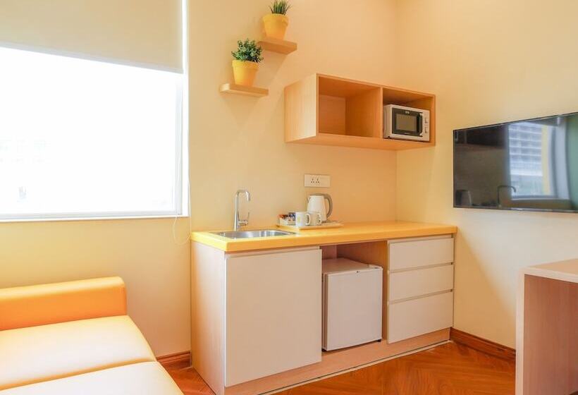 Bloom Hotel Golf Course Road, Sector 43