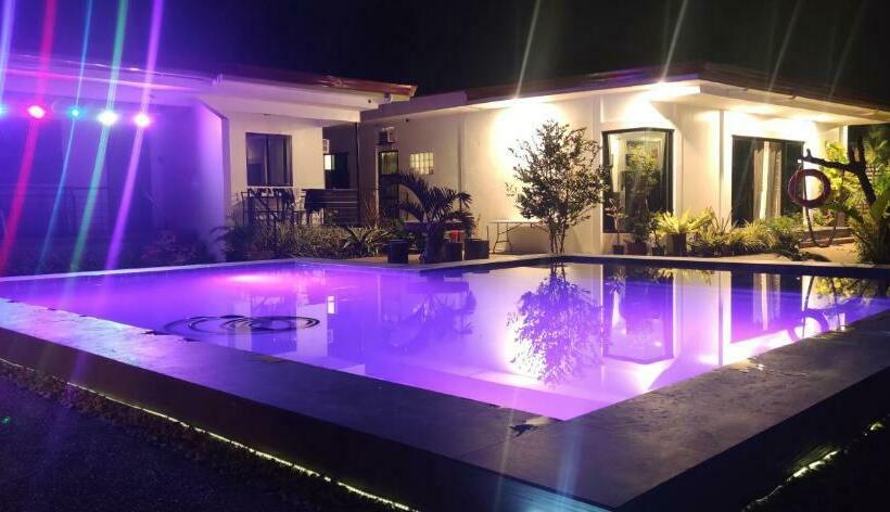 La Casa Dania Backpackers Hostel