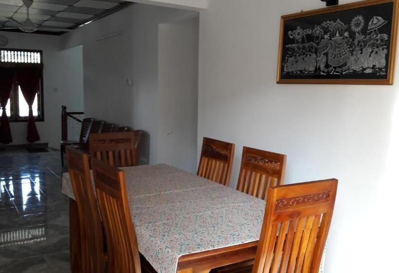 بنسيون Yaarl Holiday