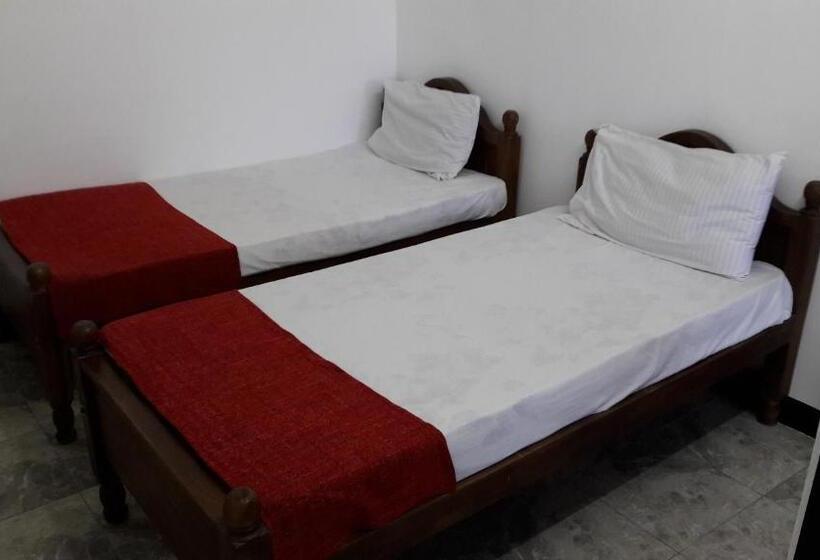 بنسيون Yaarl Holiday