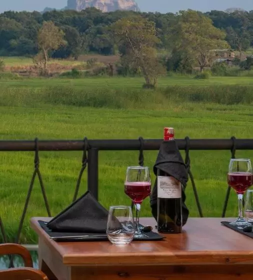 Hotelli Ceylon Breeze Sigiriya