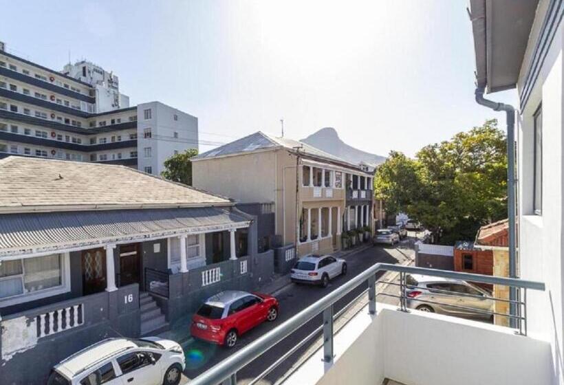 פנסיון Aircommodation Guesthouse