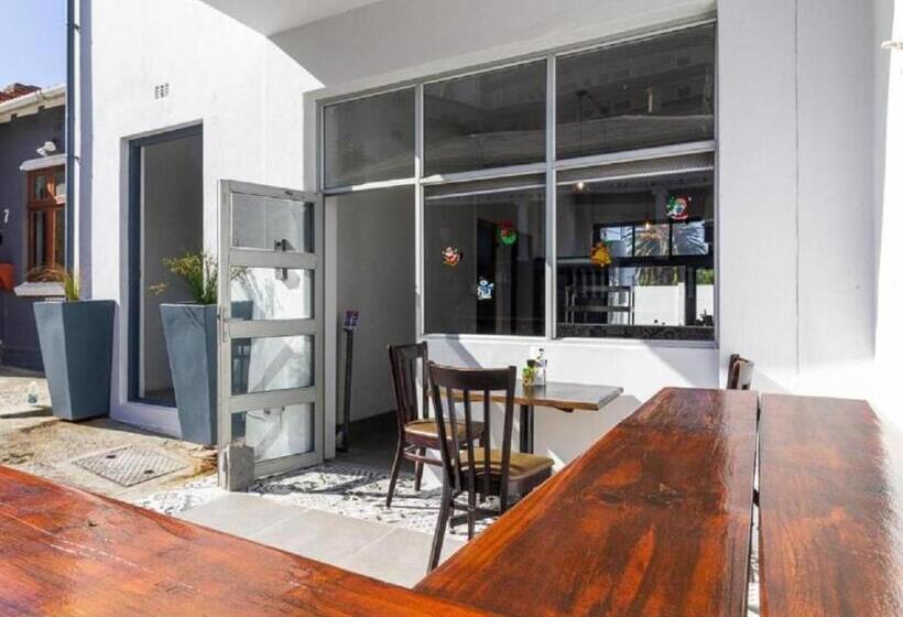 פנסיון Aircommodation Guesthouse