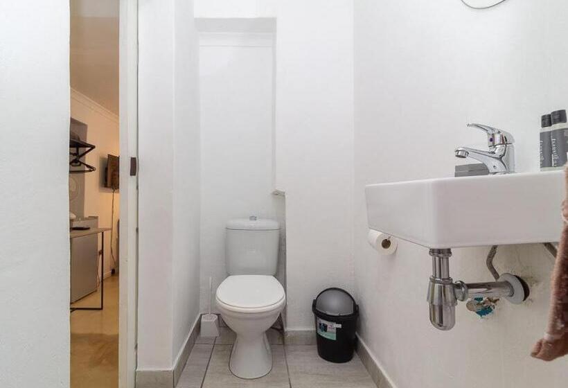 פנסיון Aircommodation Guesthouse