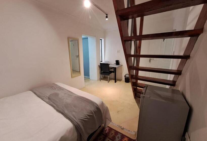 פנסיון Aircommodation Guesthouse