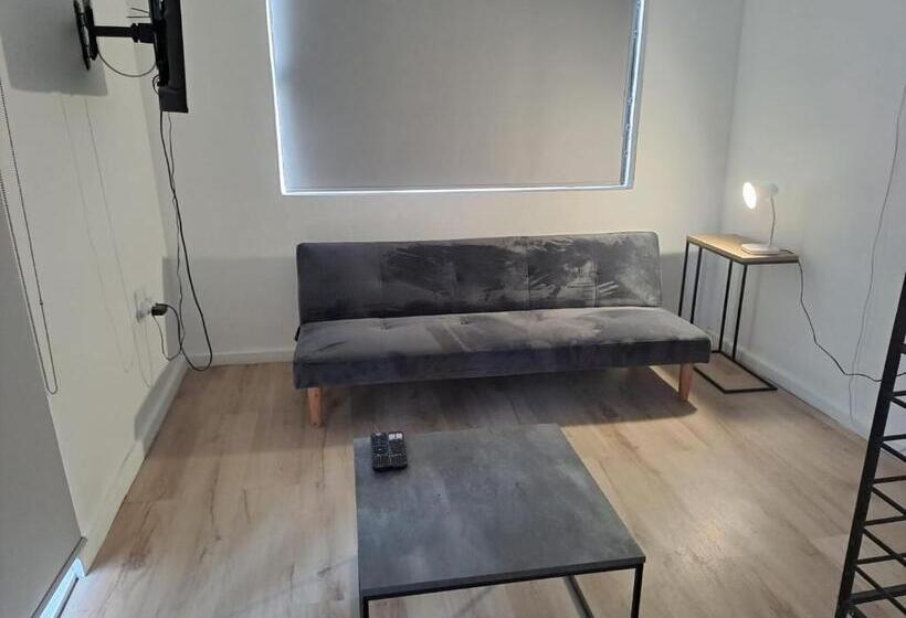 פנסיון Aircommodation Guesthouse